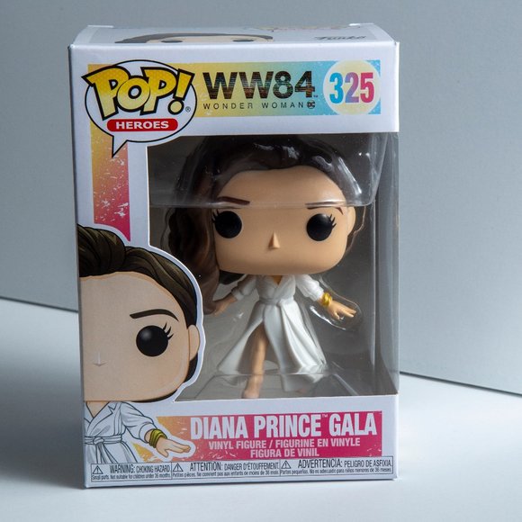 Diana Prince Gala WW84 Pop Figure 325 - Picture 1 of 5